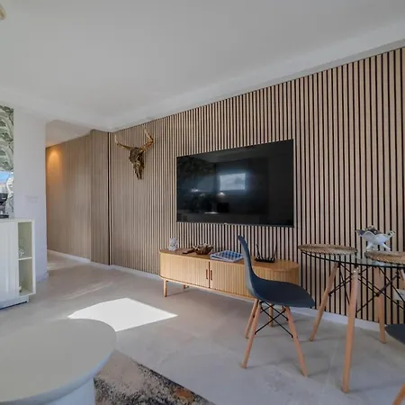La Jaula Dorada With Pool And Terrace Appartement